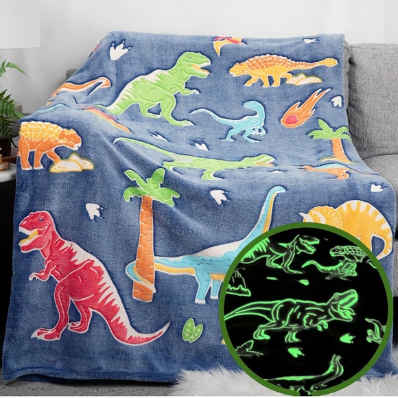 Shark Attack 🦈 or Dinosaur 🦖 Glow In The Dark Blanket - Picture 3 of 13